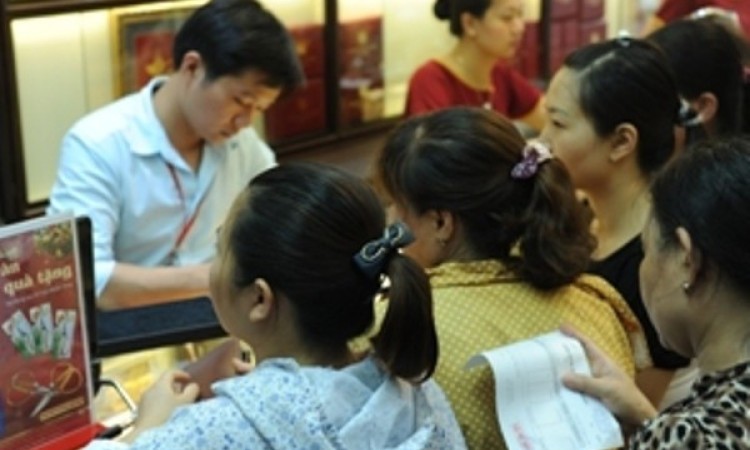 Giá vàng cùng đi lên phiên đầu tuần, tỷ giá trung tâm cộng thêm 6 đồng