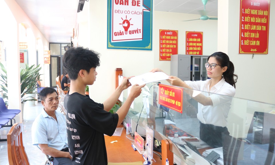 Xây nền hành chính phục vụ 