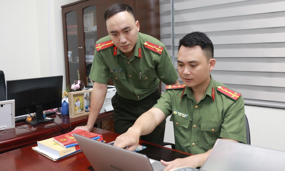 Người hết lòng vì việc công