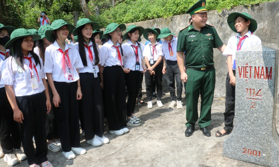 Bài học pháp luật nơi địa đầu