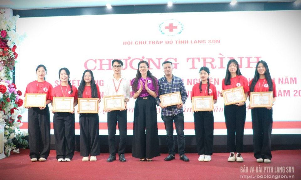 Sơ kết công tác hiến máu tình nguyện 6 tháng đầu năm và tổng kết công tác tình nguyện viên Hành trình