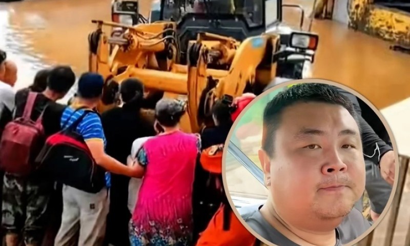 'Người hùng' dùng gầu xúc đất của máy ủi cứu hơn 100 nạn nhân lũ lụt