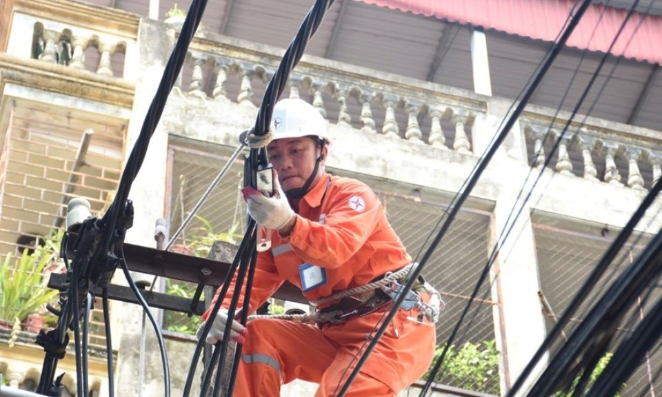 Bảo đảm cung ứng điện an toàn