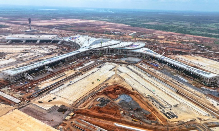 Vì sao chuyển chuyến bay quốc tế từ Tân Sơn Nhất về Sân bay Long Thành?