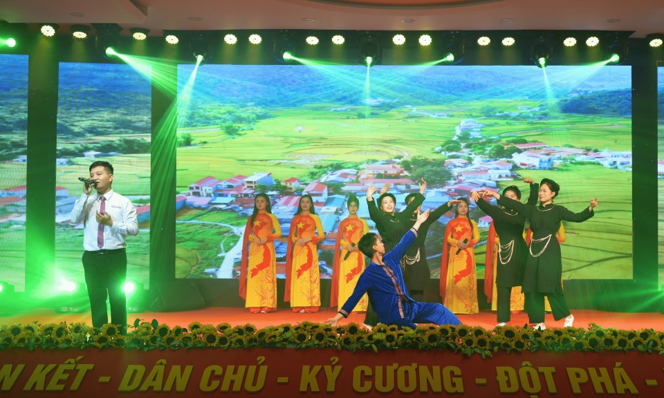 Văn nghệ chào mừng thành công Đại hội Đảng bộ UBND tỉnh Lạng Sơn