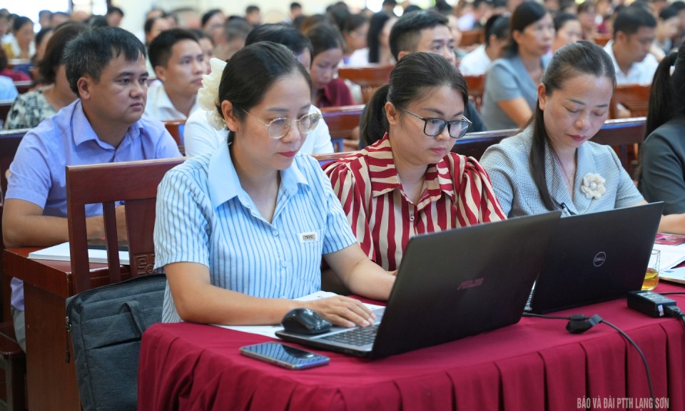 Tập huấn hướng dẫn triển khai về giáo dục STEM, giáo dục kỹ năng công dân số cấp tiểu học