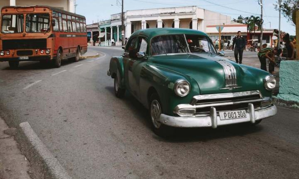 Những mẫu xe cổ huyền thoại vẫn chạy bon bon trên đường phố Cuba