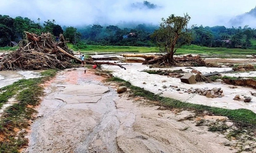 Áp thấp mạnh lên thành áp thấp nhiệt đới, nguy cơ lũ quét ở miền núi Bắc Bộ