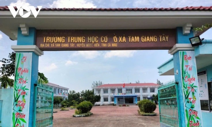 Thầy hiệu trưởng ở Cà Mau bị cáo buộc 'tham ô 10,7 triệu đồng' được tại ngoại
