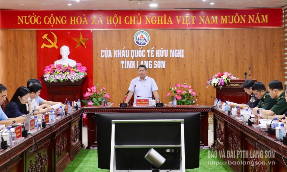 Kiểm tra tình hình xuất nhập khẩu hàng hóa tại Cửa khẩu Quốc tế Hữu Nghị