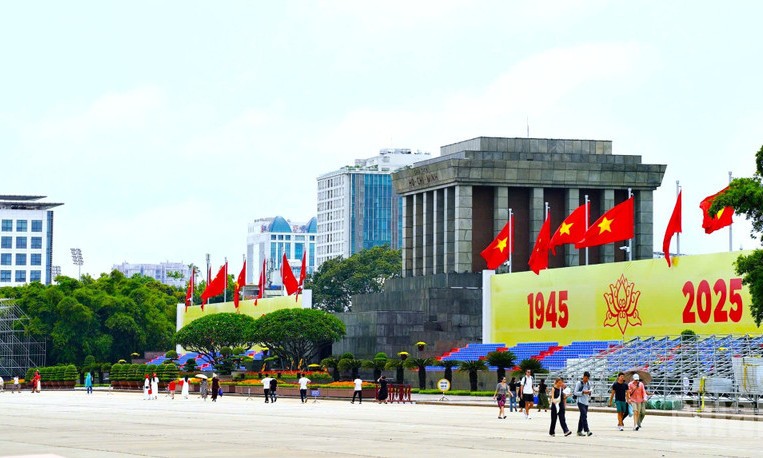 Hàng vạn người "check-in" chào mừng Quốc khánh 2/9