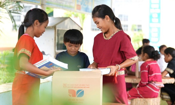 Thị trường sách, đồ dùng học tập sôi động trước thềm năm học mới