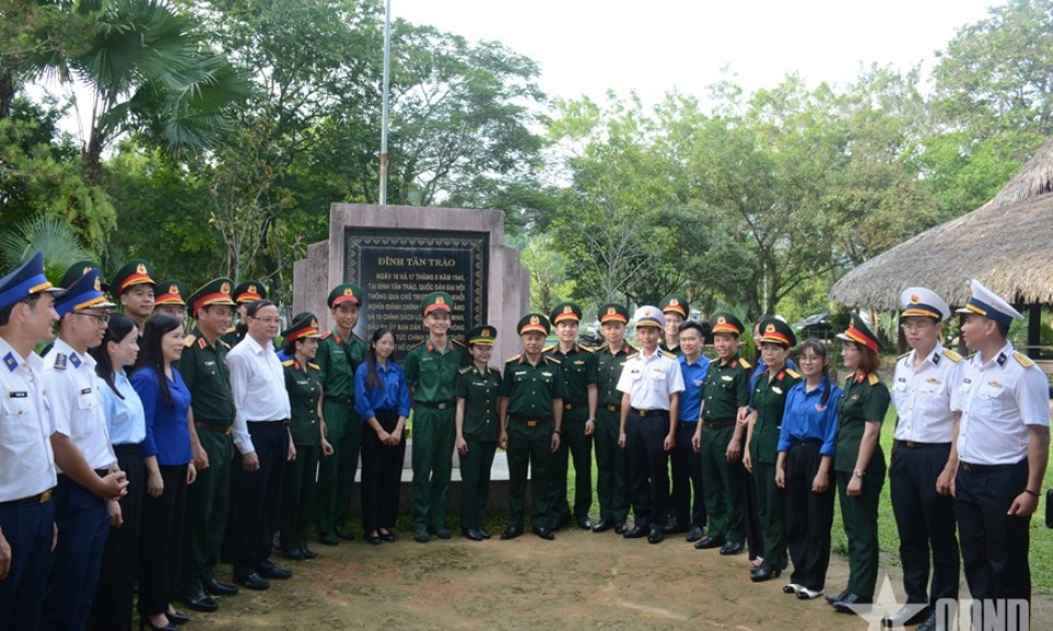 Tháng Tám về với Tân Trào