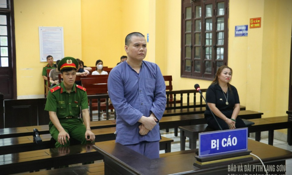 Lĩnh án 12 năm tù giam về tội lừa đảo chiếm đoạt tài sản
