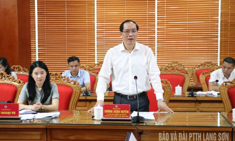 Lãnh đạo UBND tỉnh làm việc với đoàn công tác của Ủy ban công tác về các tổ chức phi chính phủ nước ngoài