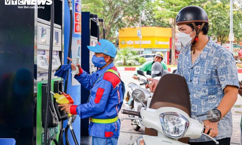 Giá xăng chiều nay sẽ tăng hay giảm?