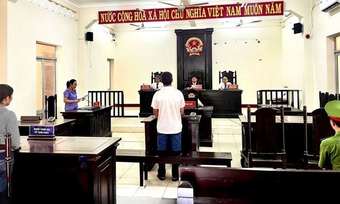 Tài xế đi bán tải trên bãi biển đông người bị xử phạt 6 tháng tù