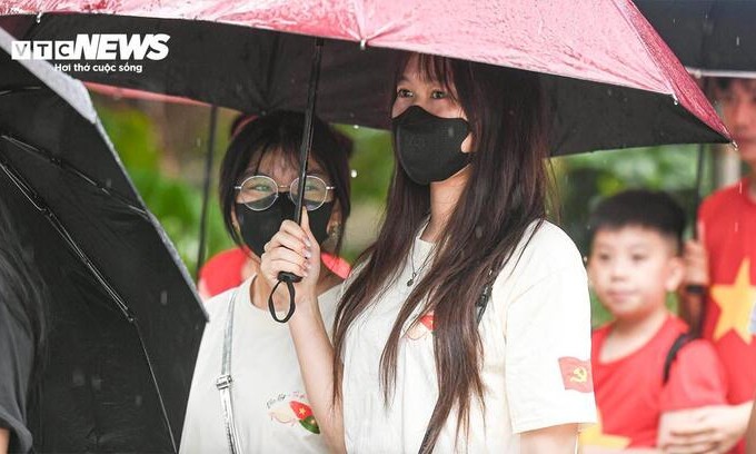Dự báo thời tiết 10 ngày tới: Hà Nội hứng đợt mưa lớn, Biển Đông đón bão