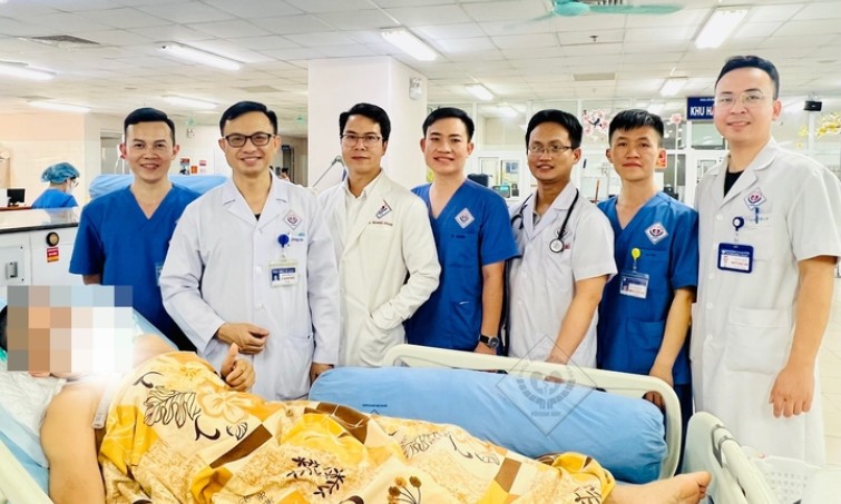 Bác sĩ chạy đua với tử thần cứu người đàn ông thủng tim, gan